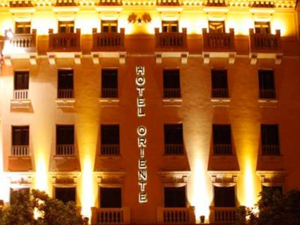 Hotel Oriente Сарагоса Экстерьер фото